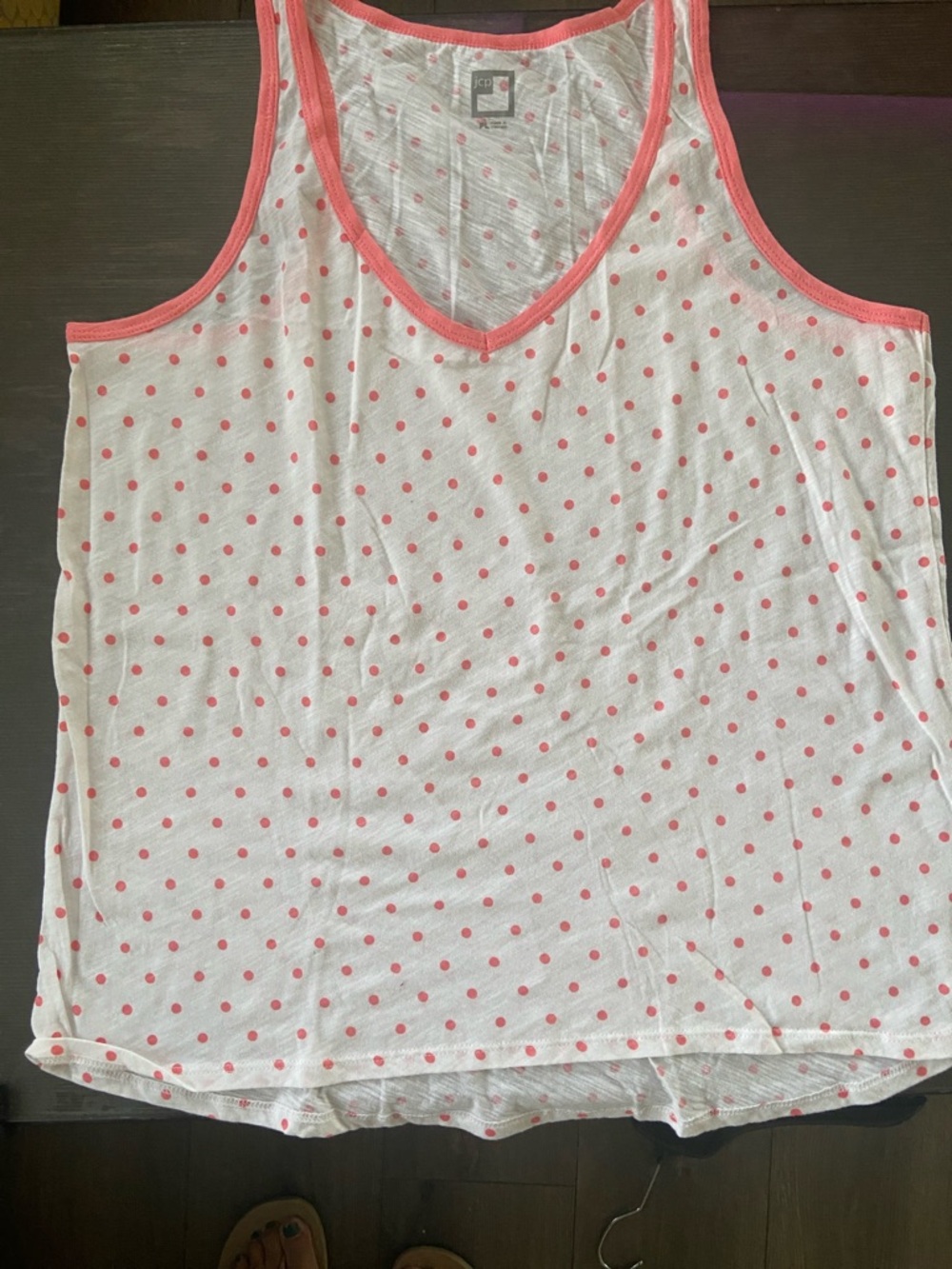 WHITE LIGHTWEIGHT SLEEVELESS TANK TOP CORAL POLKA DOTS AND TRIM NWOT